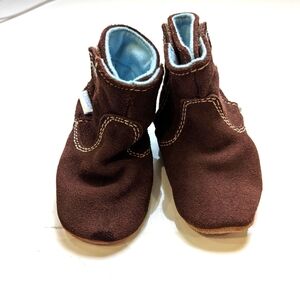 Robeez soft shoes. Infant booties.
